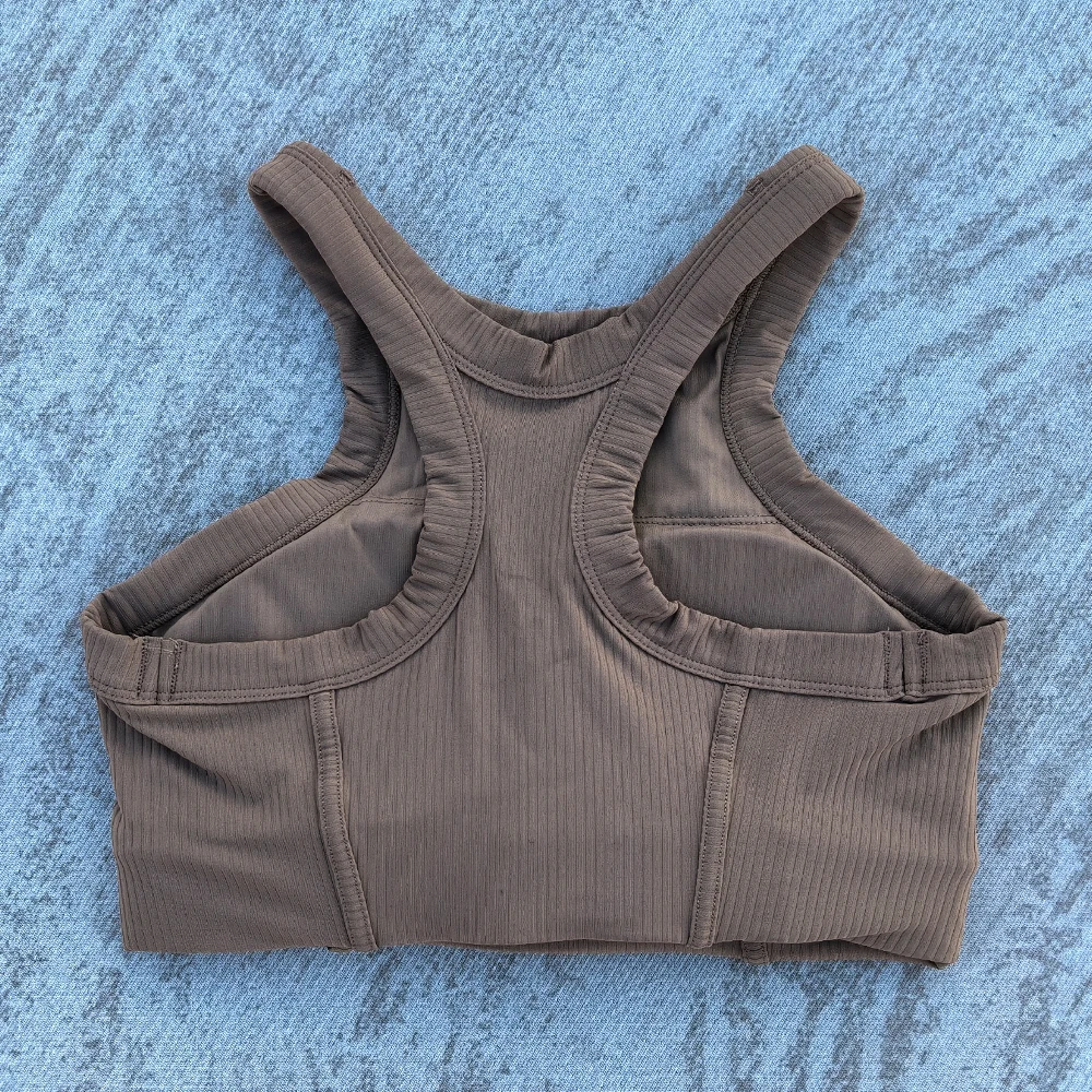 Рисунок 6 - Спортивный бюстгальтер в рубчик для женщин