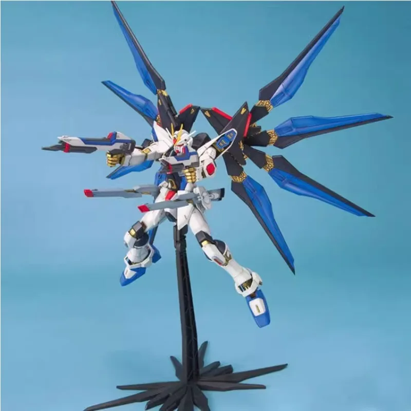 Bandai MG 1/100 Strong Attack Freedom Gundam Anime Ordinary Version Stike Freedom Assembly Can Do Model Gifts Mother Kids Toys