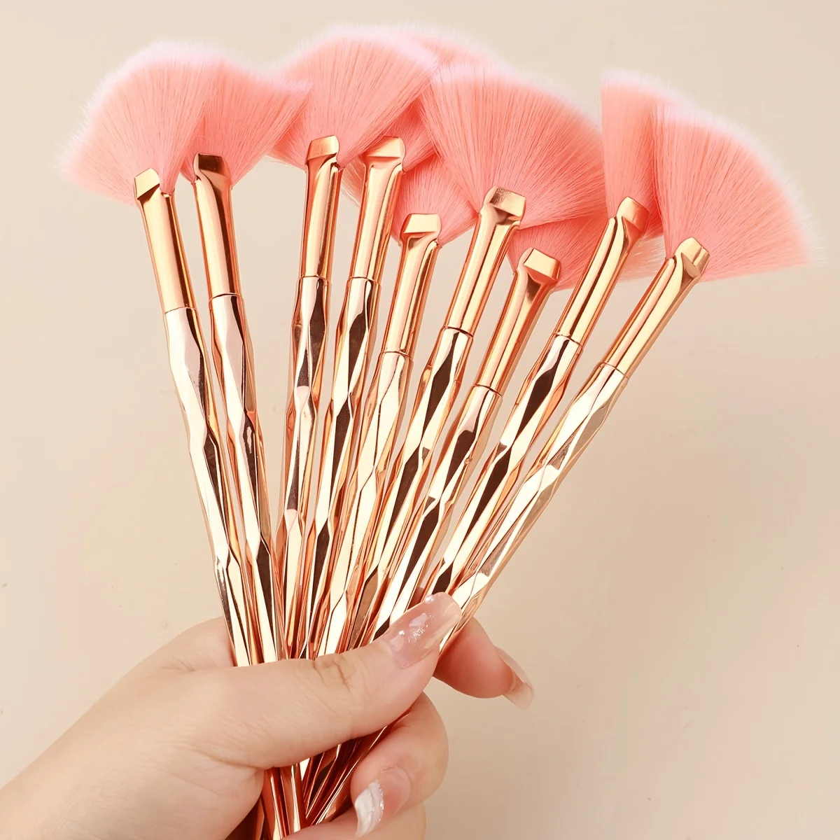 1 Uds. Nuevos cepillos faciales prácticos, brochas de maquillaje con ventilador, brochas suaves y portátiles para máscara, herramientas cosméticas para mujeres y niñas, abalorio de uñas Beaut