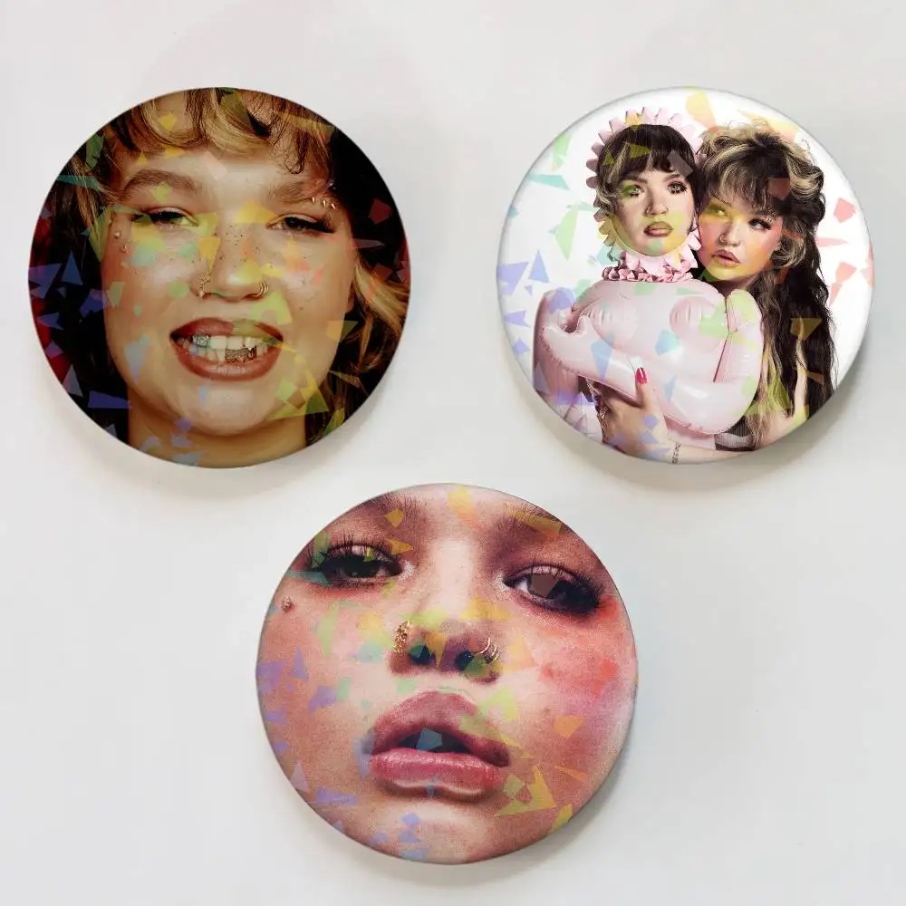 Singer L-Lola Young One Thing Badges Round Laser Badge Brooch Backpack Accessories