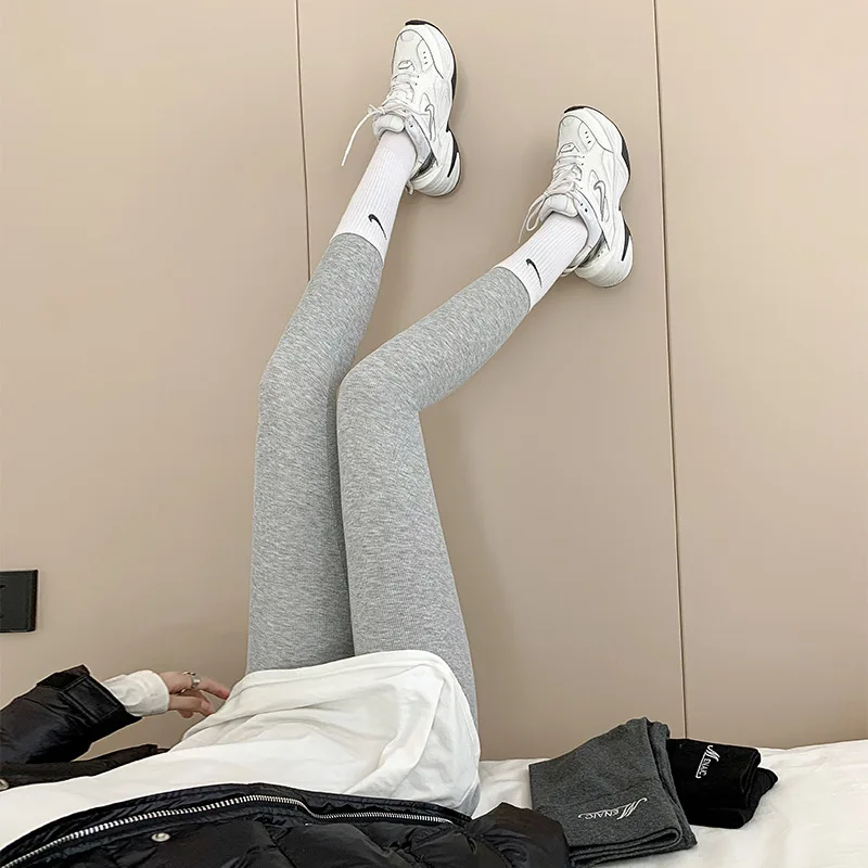 Spring 2024 Women's Slim Fit Thickened Fleece Lined Skinny Pants Large Size Nine Pointed Knee-Length Trousers Base Layer Pants