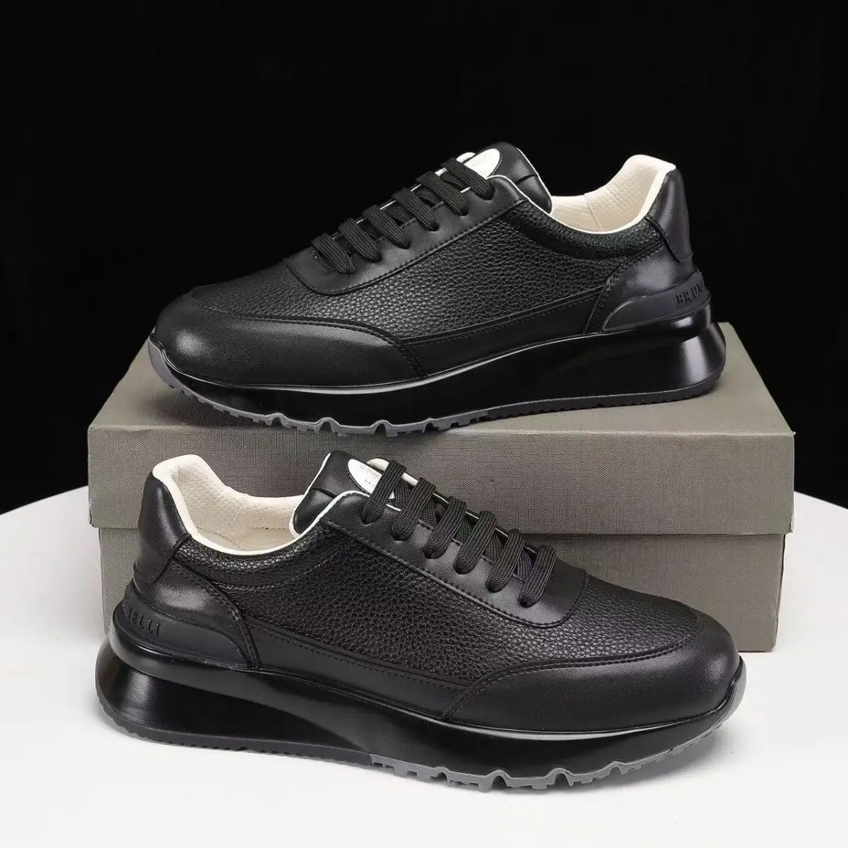 

New Luxury Brand Mens Running Shoes Men's Outdoor Sneakers Designer Athletic Casual Shoes Comfortable Training Shoes