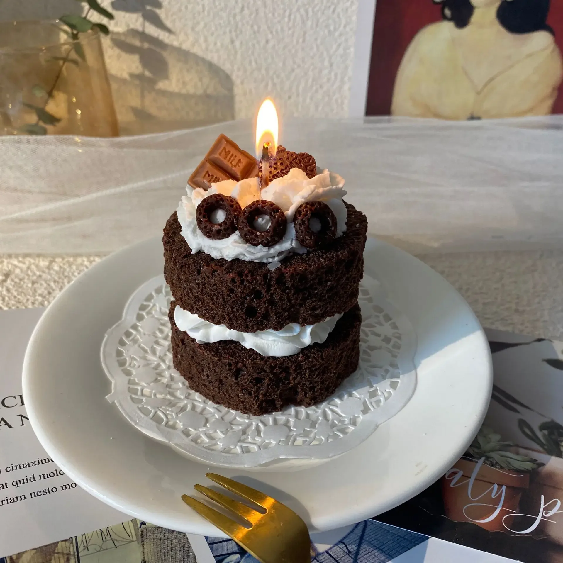 Chocolate Layer Cake Scented Candle Realistic Dessert Design with Cream and Toppings Cookie Cozy Aromatherapy Home Decor Gift