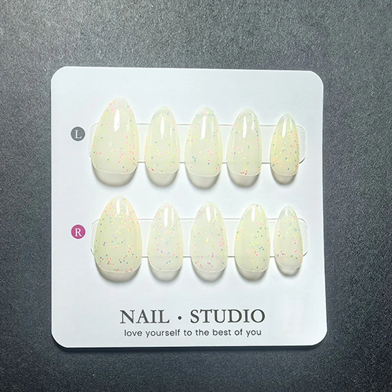 

10 штук коротких накладных ногтей в форме миндаля, дизайн с мотивами тортов и мороженого, милые и стильные искусственные ногти для женщин, для повседневного летнего использования.