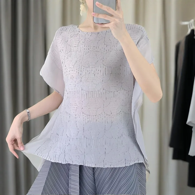 

Miyake Pleated Light T-shirt Women 2025 Summer Loose Simple Senior Sense Embossed See-through Solid Pleated Short-sleeved Tops