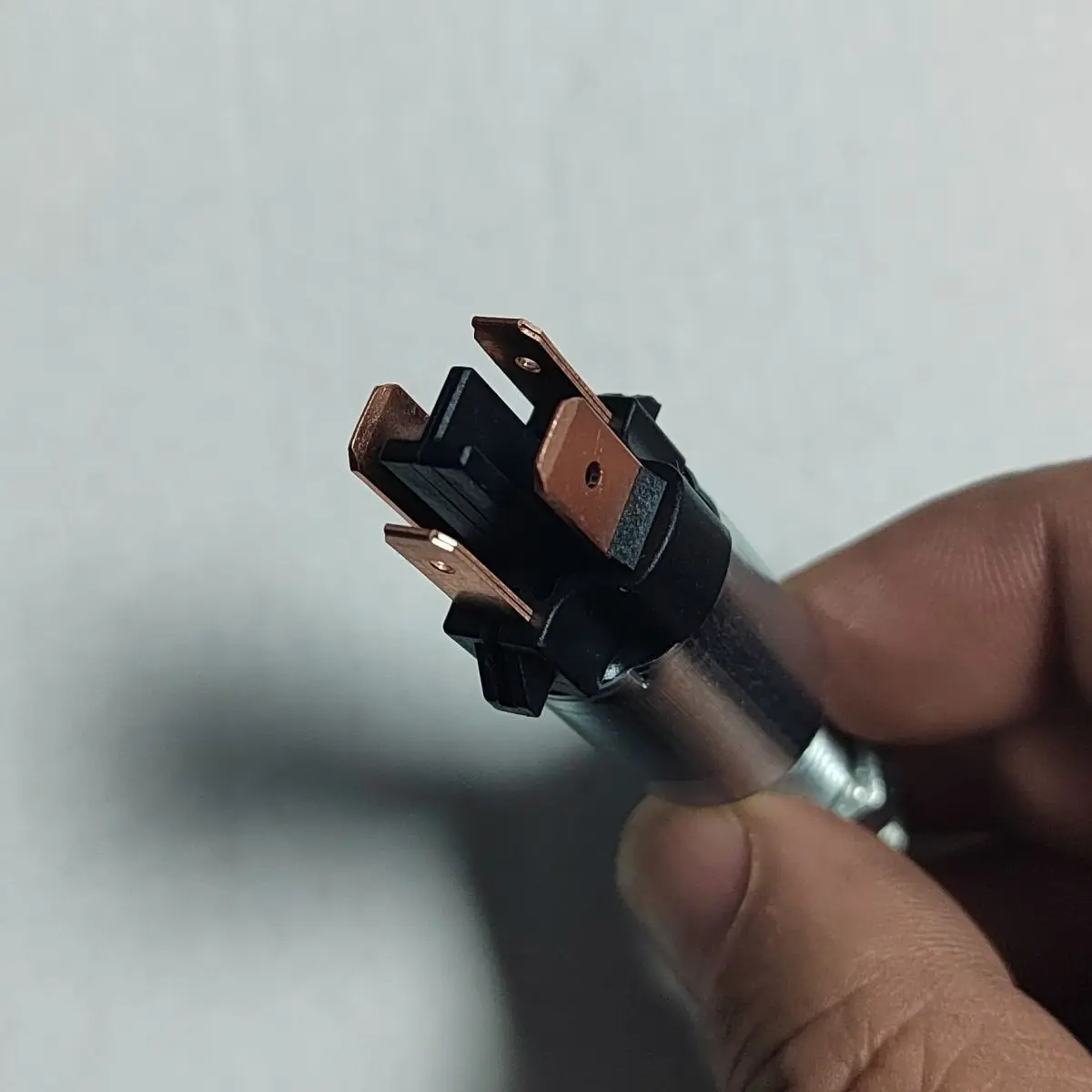 Brake Light Switch to 2009-2013 Geely Emgrand EC7 RV 718 715 Brake Stop Light Lamp Switch 1067000112