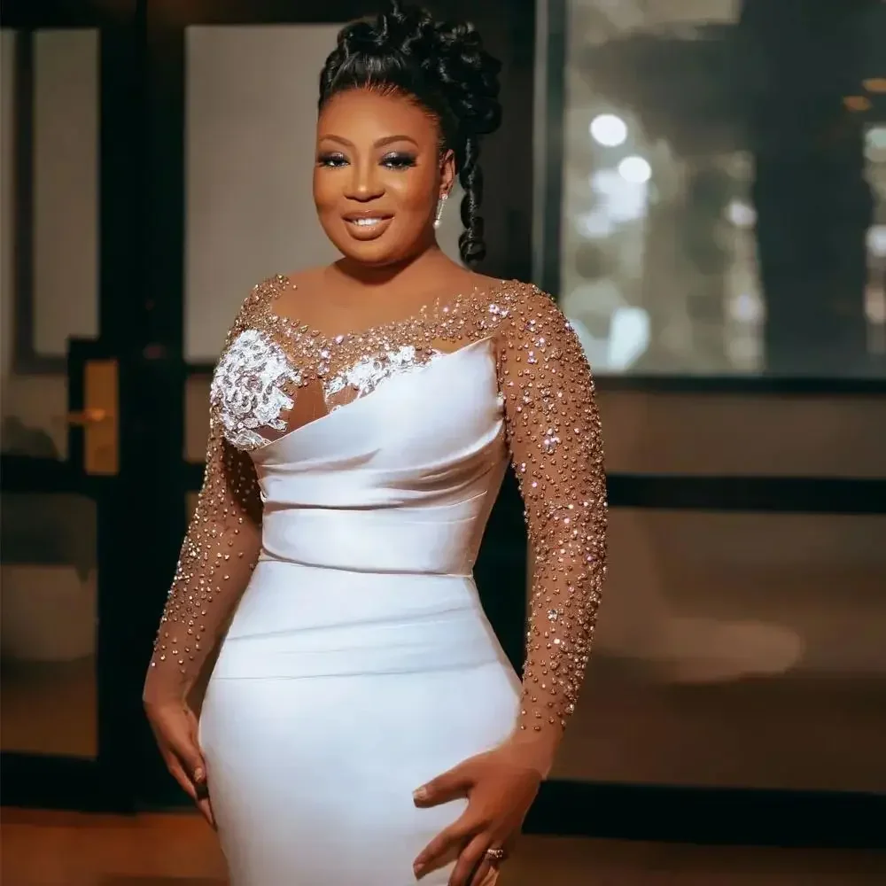 カスタムメイドのクリスタルビーズをあしらったマーメイドウェディングドレス、ジュエルネック、ロングスリーブ、ホワイトサテンのウェディングガウン、取り外し可能なトレーン、アラビア風