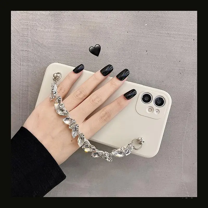 Luxury Fashion Diamond Chain Wrist Strap Phone Cover Case For Iphone 15 14 13 12 X 11 Pro Xs Max Xr 7 Plus Se Soft Coque Fundas