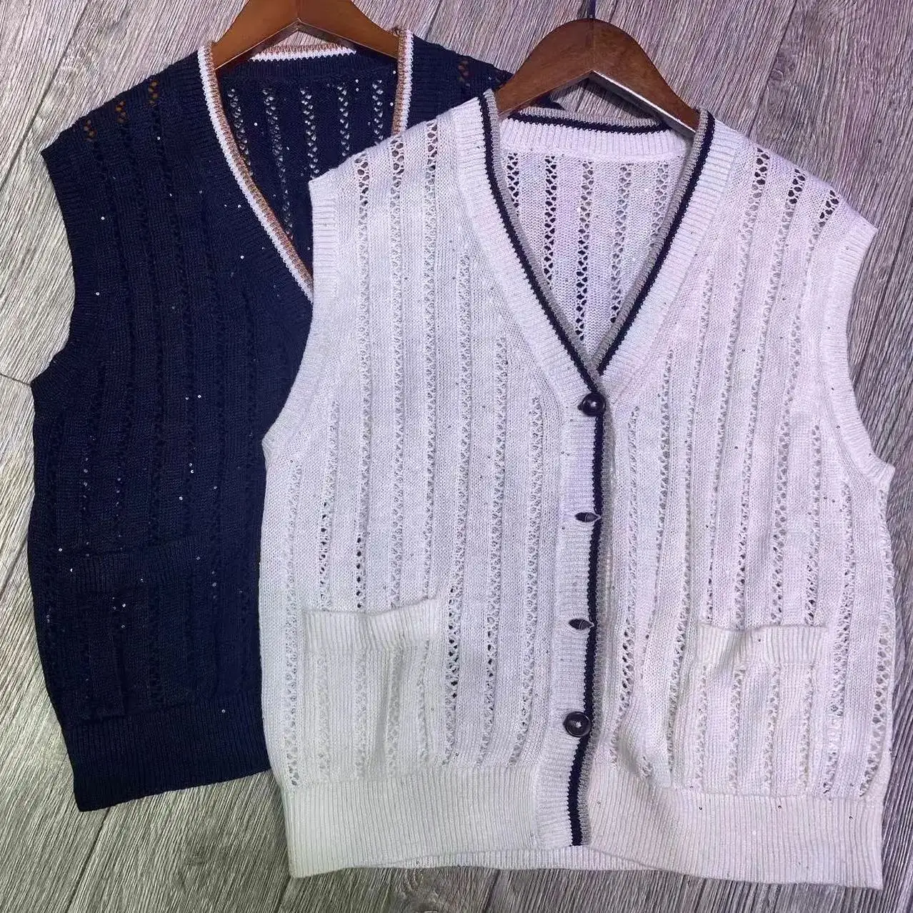 

Women's 100% Linen Vest Cardigan Sequined Hollow Out V-Neck Single Breasted Sleeveless Casual Sweater