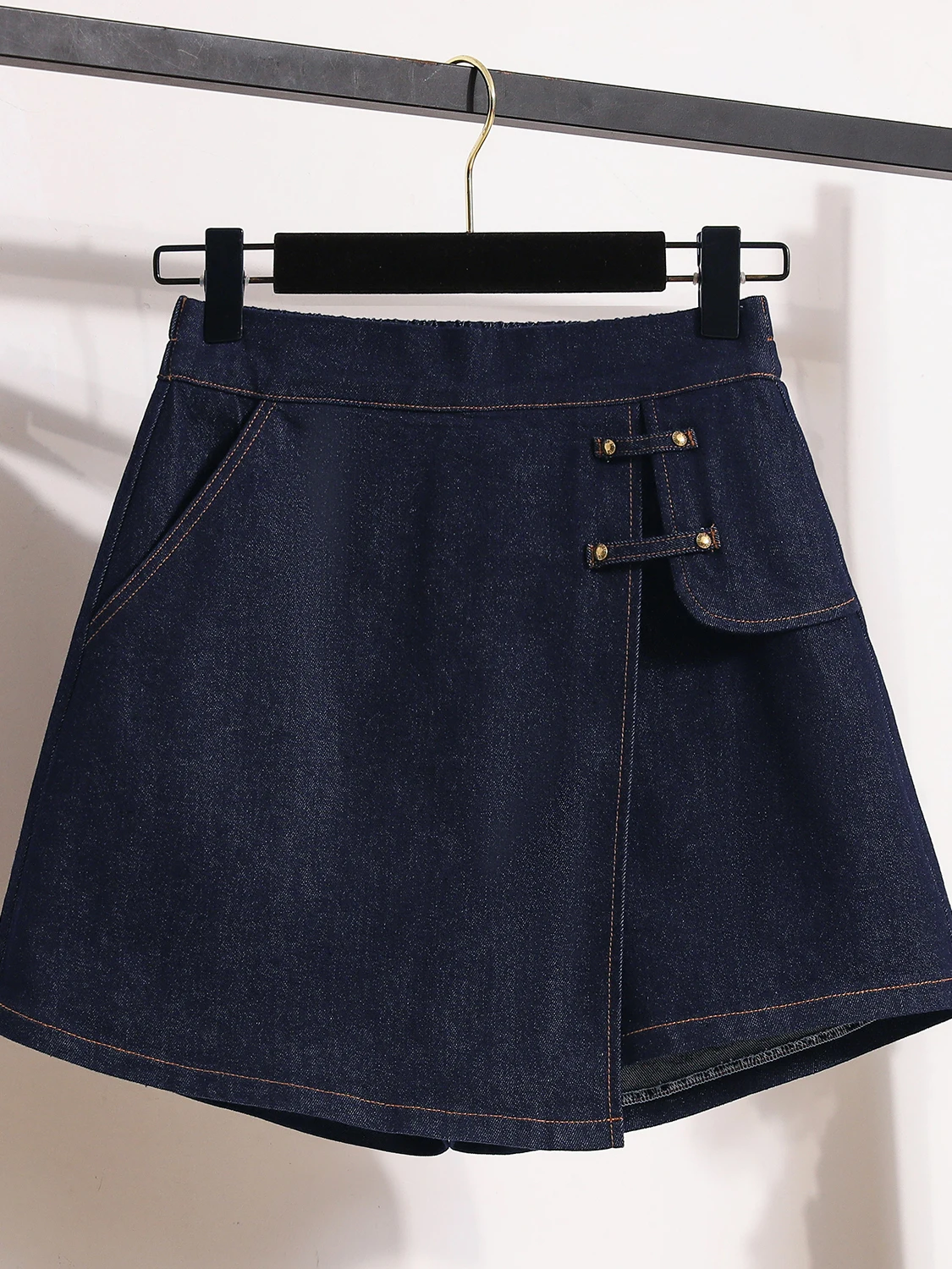 

Элегантные джинсовые шорты в корейском стиле для женщин, летние модные юбки-шорты с защитой от просвечивания, эластичные, свободного кроя, со средней талией, из глянцевой шелковой ткани