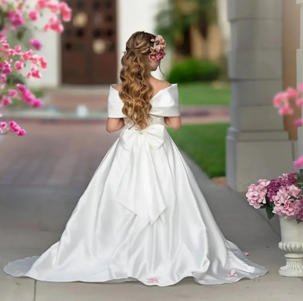

Customized Elegant Flower Girl Dresses For Wedding Satin With Bow Floor Length Princess Birthday Party First Communion Ball Gown