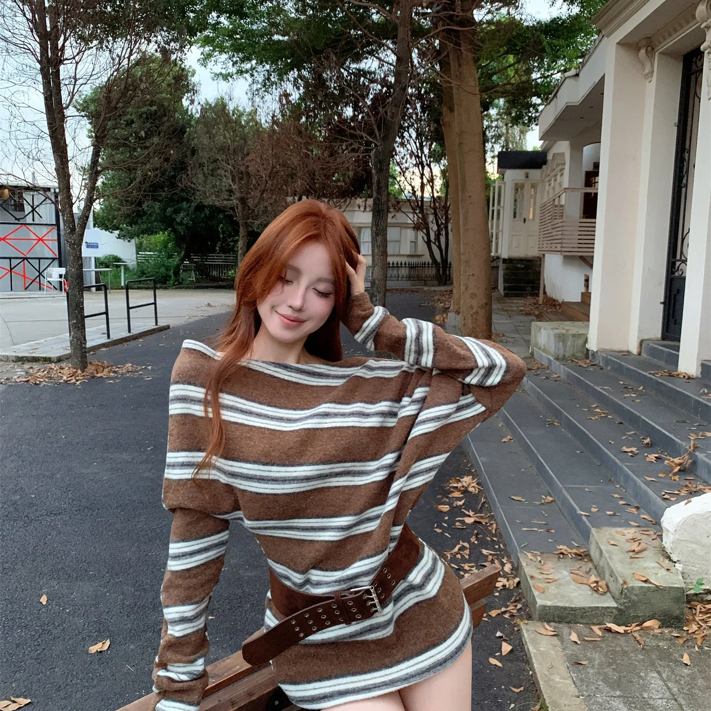 

Полосатый длинный светр с открытыми плечами, свободный универсальный топ с поясом, повседневный женский вязаный свитер, осень-зима, Новое поступление