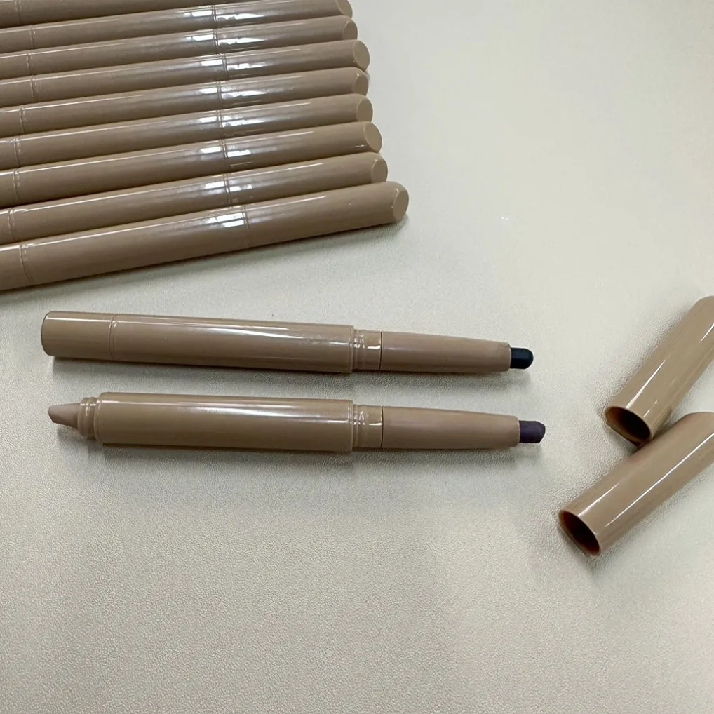 Etichetta privata Logo personalizzato Rossetto in velluto opaco vegano Trucco a lunga durata Senza trasferimento Matita per labbra altamente pigmentata a prova di sbavature