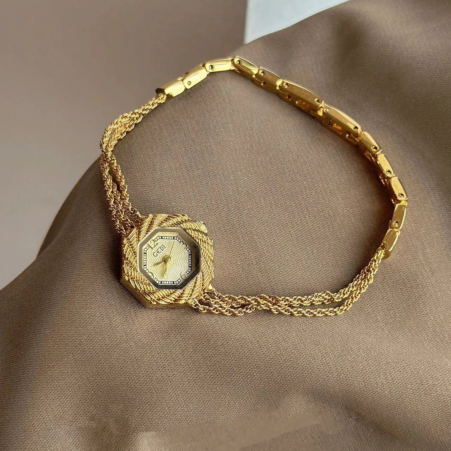 Retro Elegant Women's Watch, High-End Fringe Bracelet Quartz Timepiece, Creative Octagonal Design, Waterproof, Gift for Women