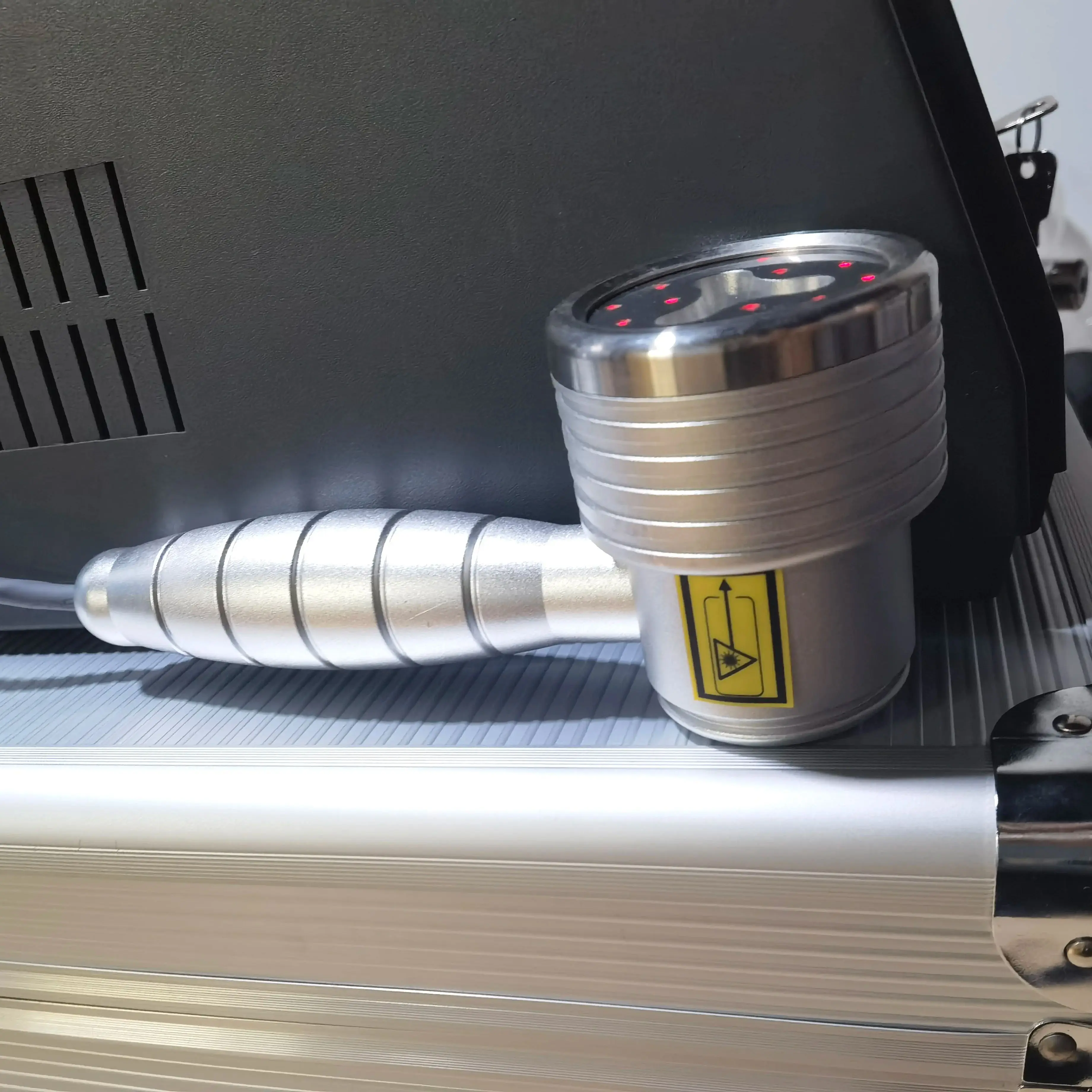 

Устройство для лазерной терапии глубоких тканей HLKGO мощностью 5 Вт для облегчения хронической боли и улучшения кровообращения