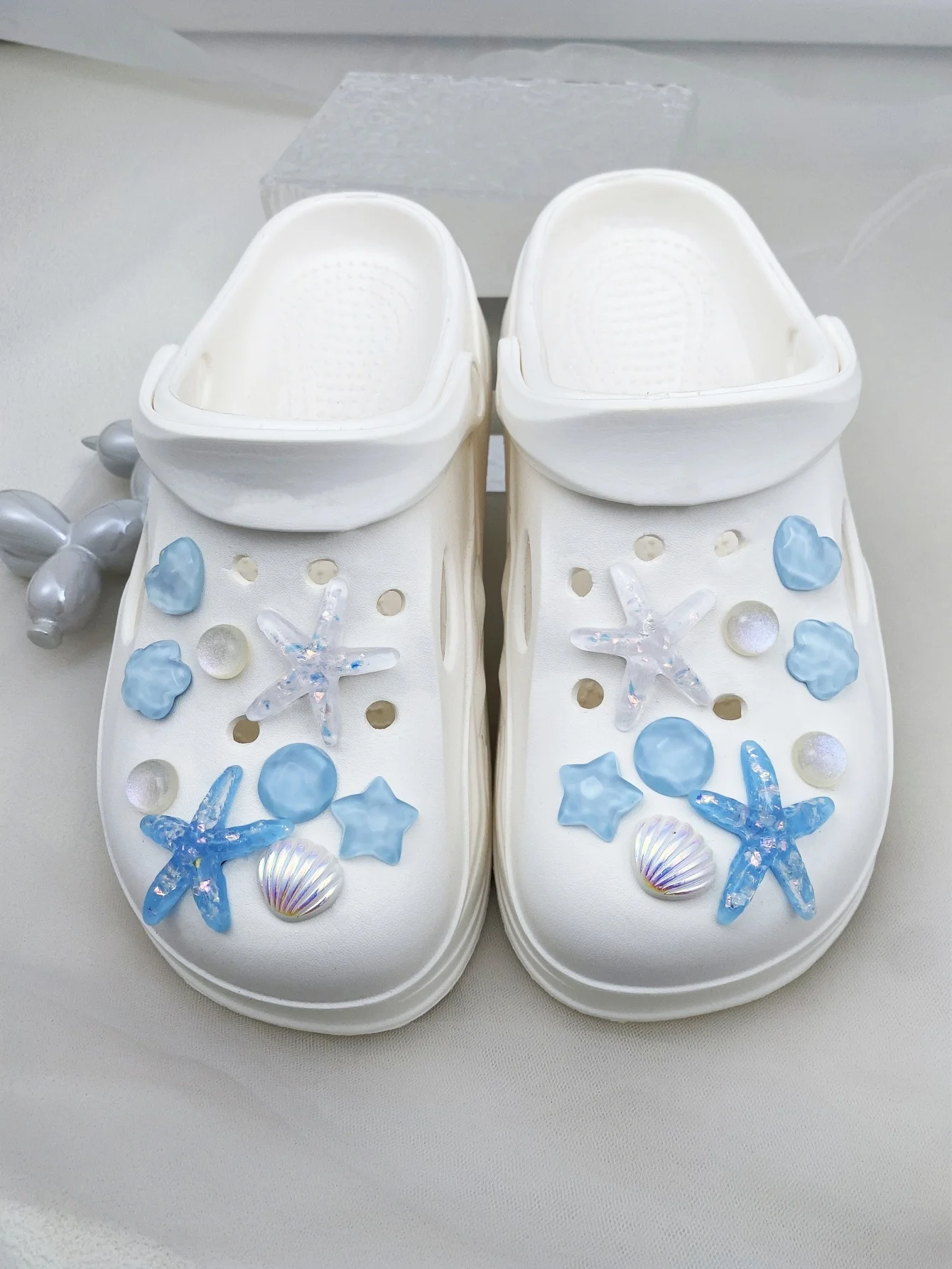 18 pieces of blue water ripple starfish, round, heart, five pointed star, flower, white starfish, shell, laser bead shoe buckle