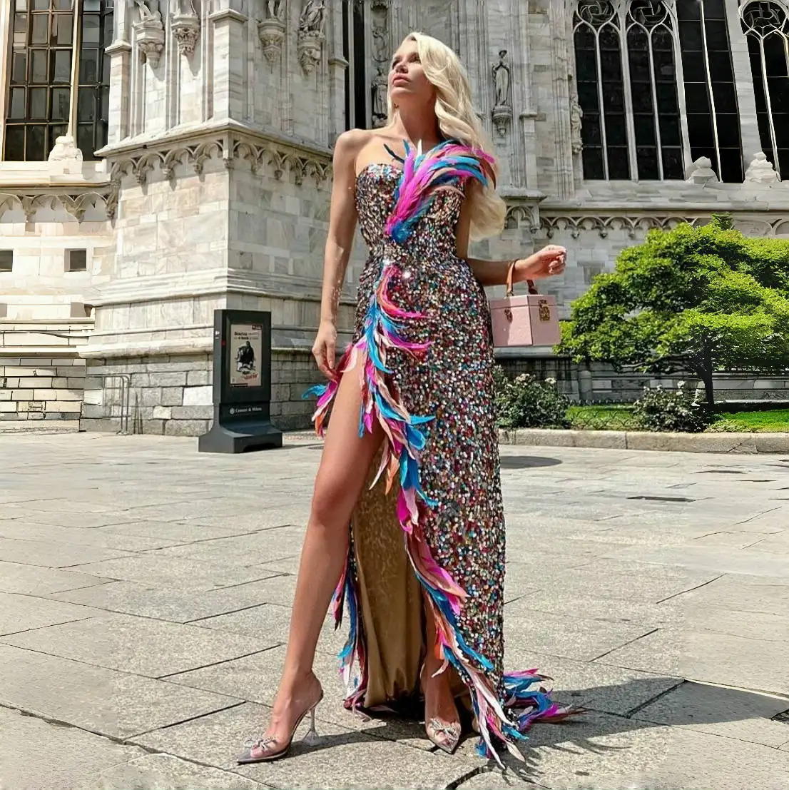 

2022 New Runway Fashion Evening Party Dress Colorful Feathers Women Strapless Bodycon Long Mermaid Dress Prom Party Dress