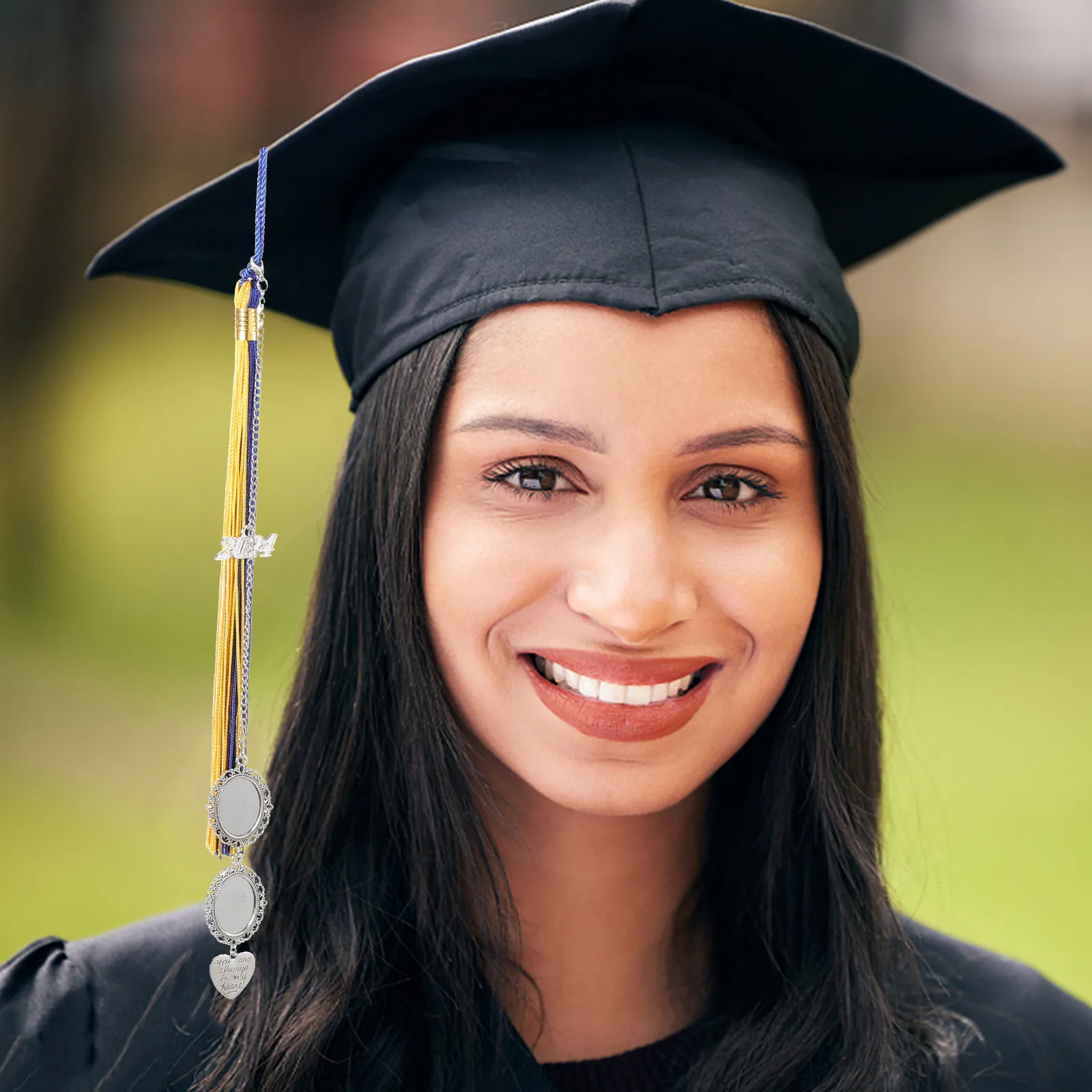 

Подвеска-шарм для выпускной шапочки с кисточкой, для фото, прочная, качественная работа, легко крепится, украшение для выпускной шапочки 2024 года