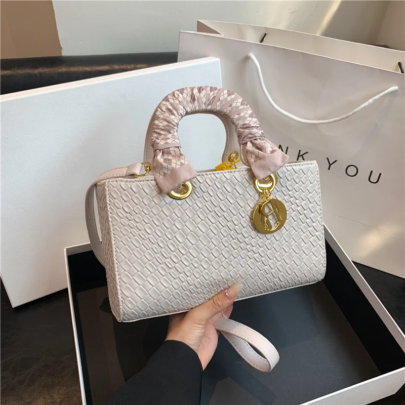 

2025 New Trendy Women's Bag - Luxury Scarf Woven Diana Bag, Woven Handheld/Shoulder/Crossbody