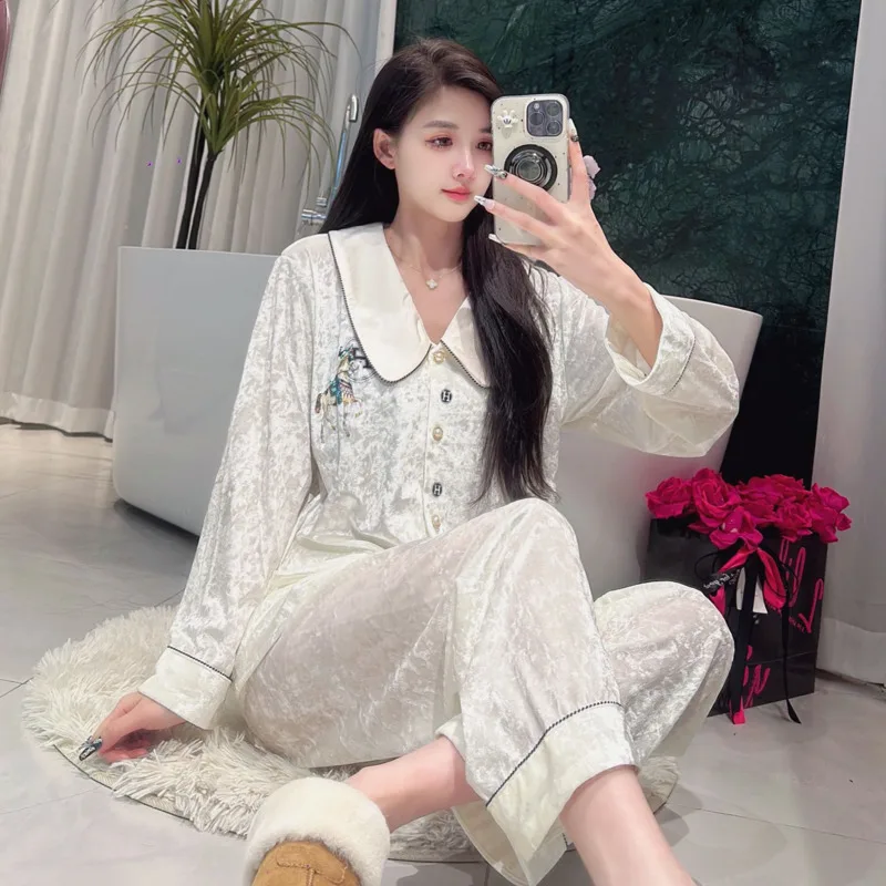 

Осень-зима 2025 г., бархатные элитные женские пижамы с принтом белой лошади, брюки с длинными рукавами, толстый теплый комплект из двух предметов, домашняя одежда, одежда для сна