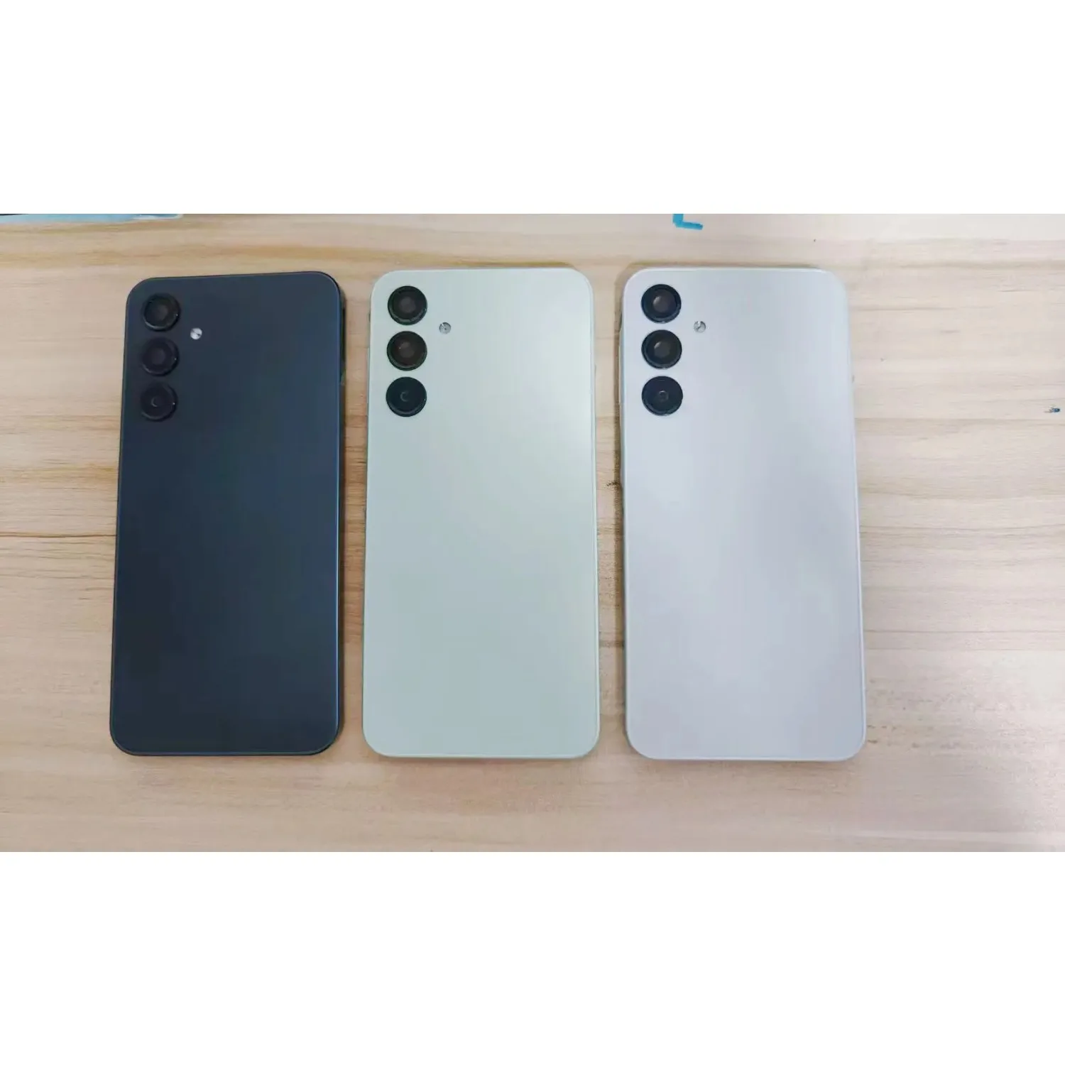 

A06 4G A065 Black Back Kit – Battery Door, Pre-Taped Adhesive, Camera Frame & Lens, Tool Pack