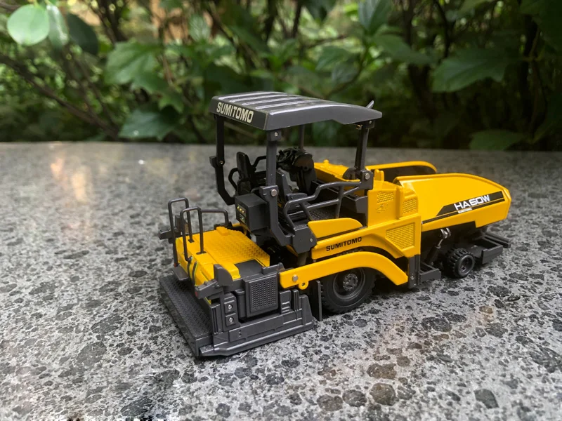 1:50 SUMITOMO HA60W Asphalt Paver Model Canopy Construction Vehicles Toy