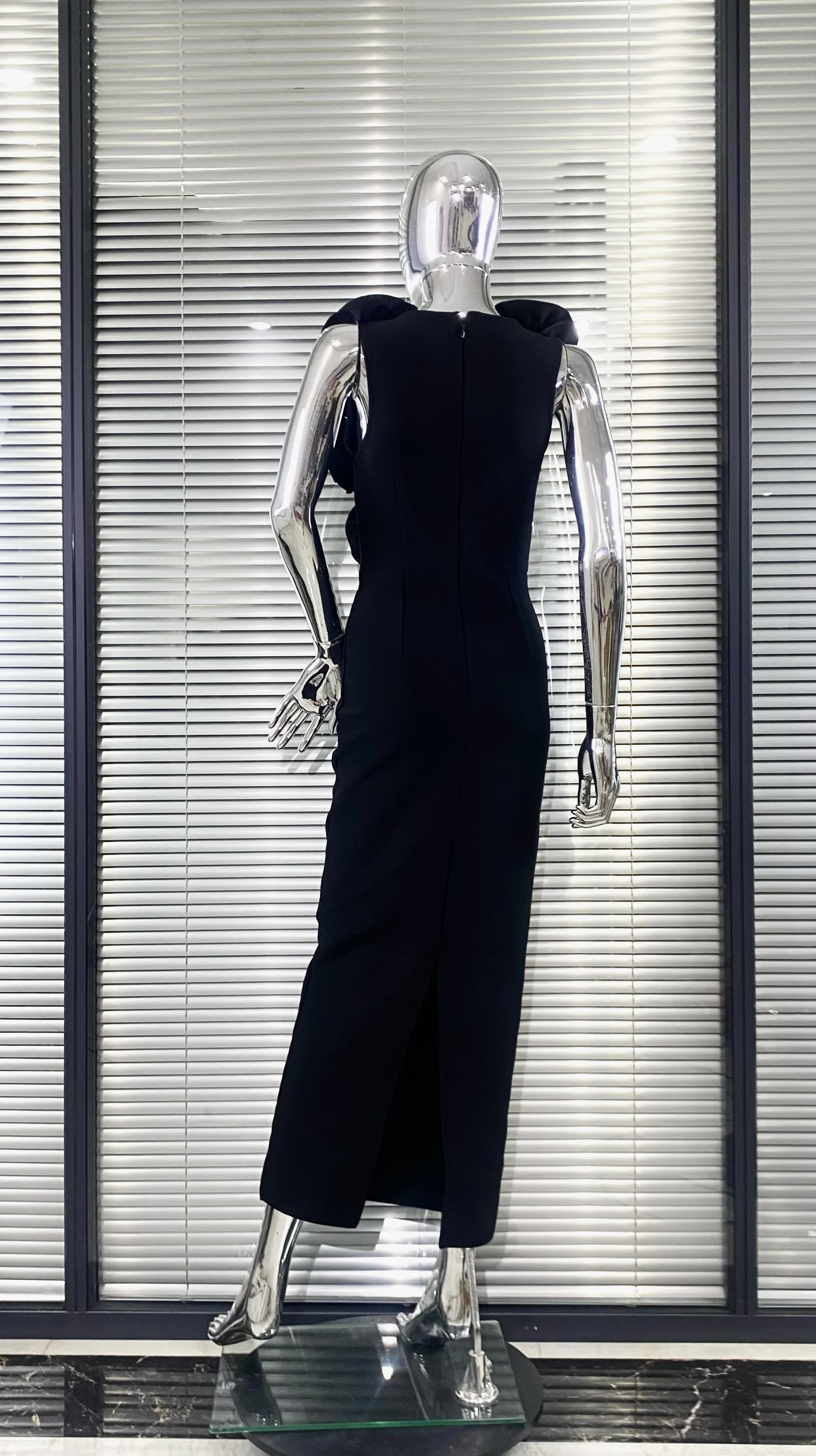 黒色の女性のセクシーな背中の開いたホルターオフショルダーボディコンロング包帯ドレス花祝うナイトクラブパーティー衣装