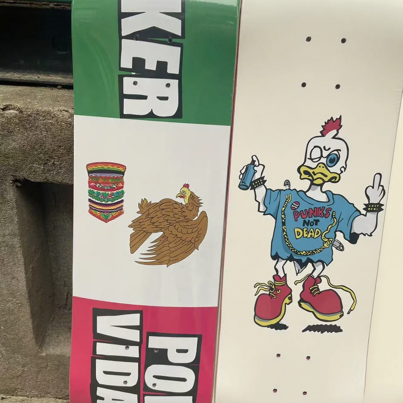 سطح لوح التزلج بيكر - هزاز مزدوج، مصنوع من خشب القيقب الكندي بنسبة 100%، هيكل 7 طبقات، خيارات الحجم: 7.75/8.0/8.25/8.5 بوصة