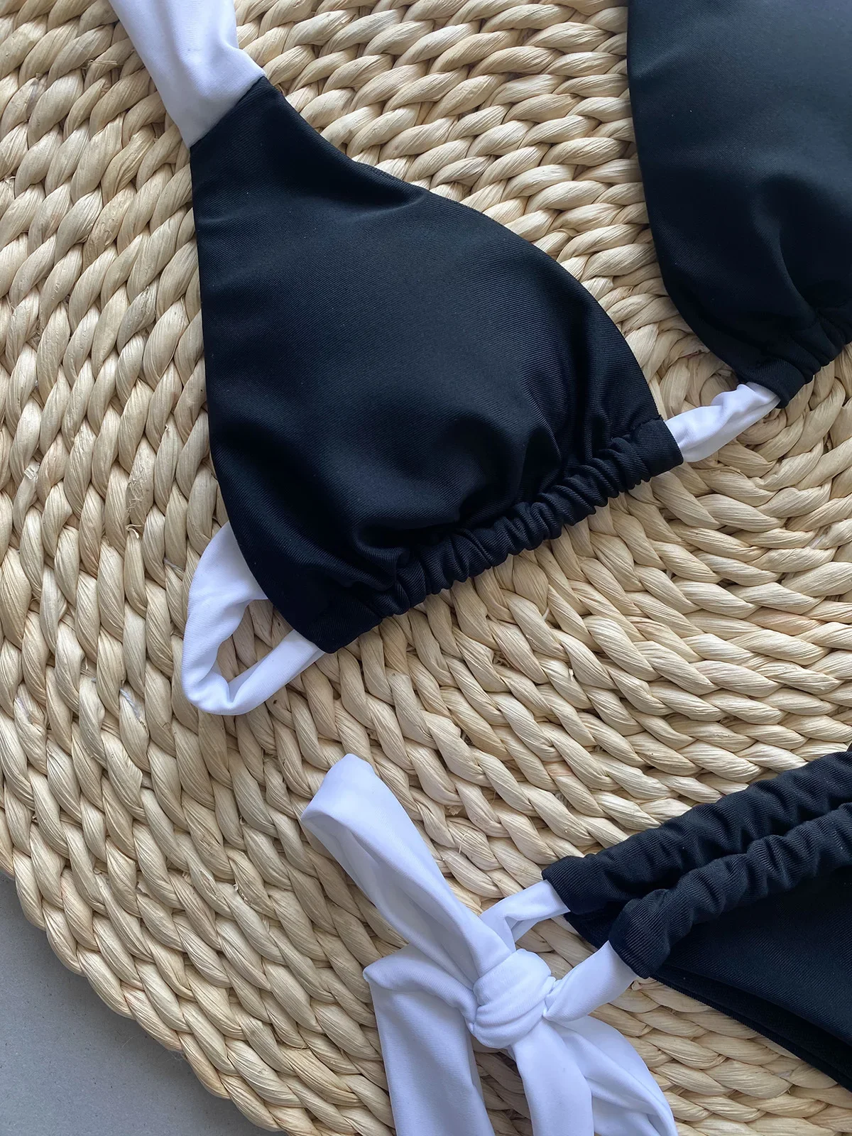 Sexy negro bloque de color blanco micro mini bikinis conjuntos de dos piezas traje de baño ropa de playa mujeres tanga trajes de baño biquini