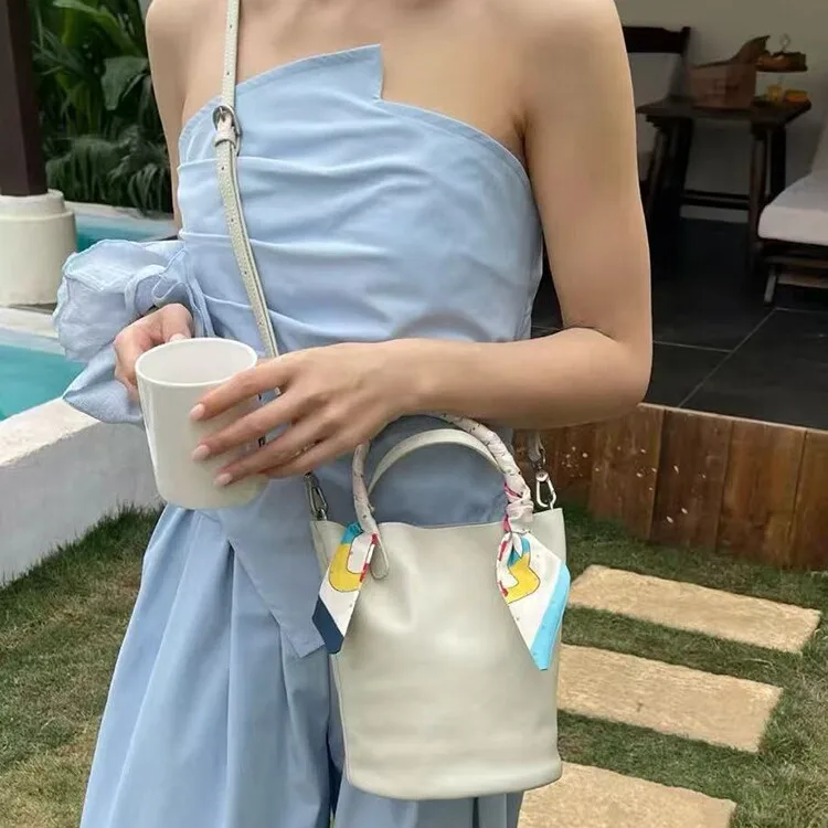 bolso-de-hombro-de-cuero-moderno-para-mujer-estilo-urbano-minimalista-para-uso-diario-material-abs-forma-triangular-zongzi