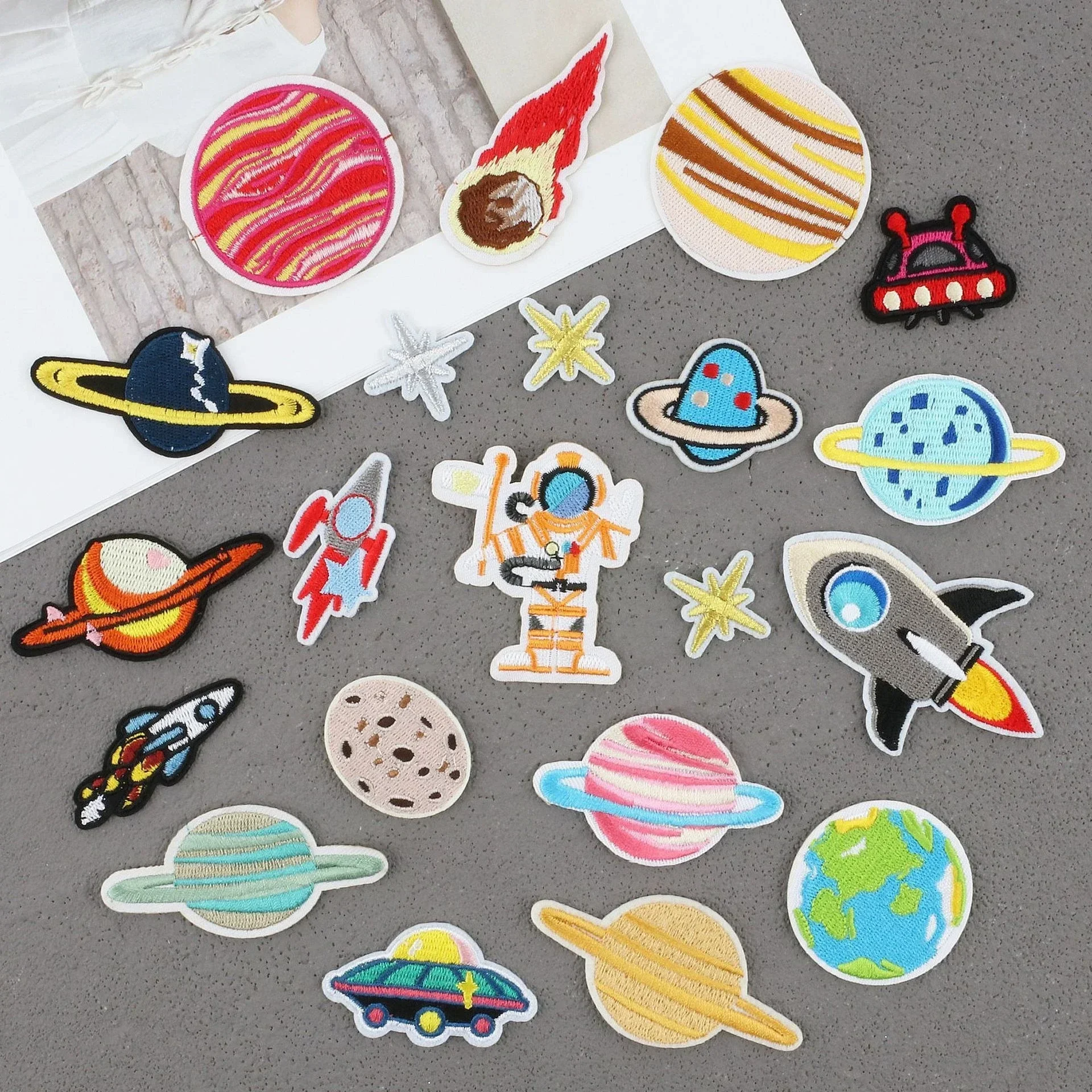 

1 Piece of Space Planet Astronaut Embroidery Adhesive Patch Sticker DIY Clothing, Luggage, Hat T-Shirt Decorative Accessories