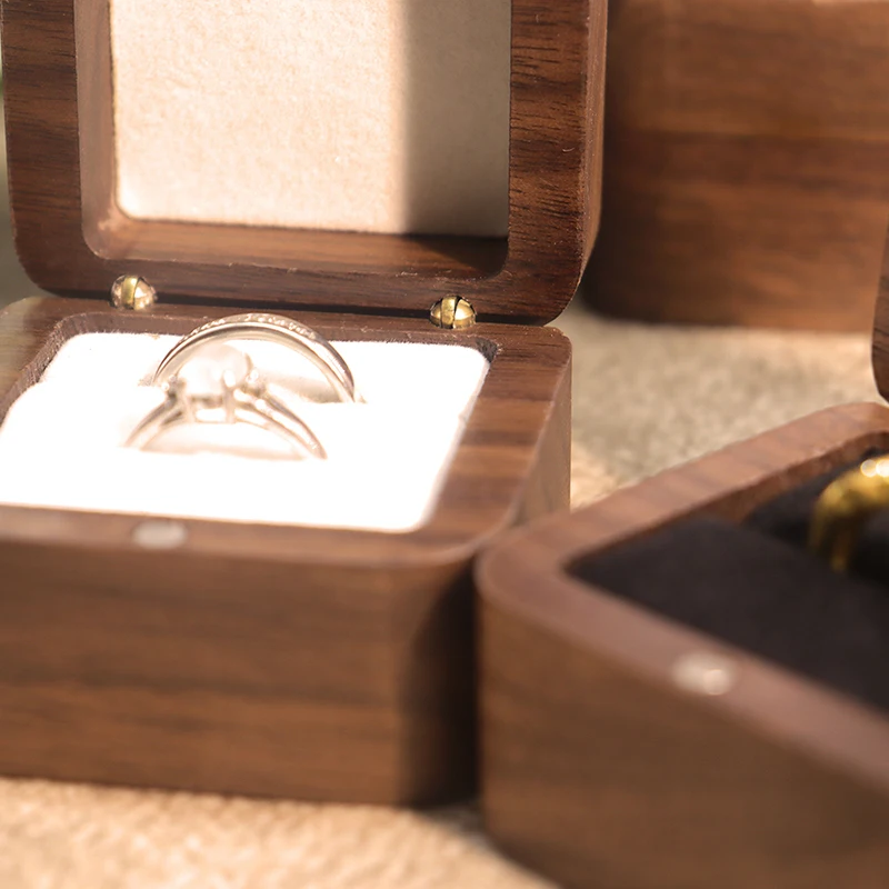 Caja de joyería de nogal, caja de anillo de boda de madera maciza, mesa de almacenamiento de joyería pequeña para anillo de diamante de matrimonio