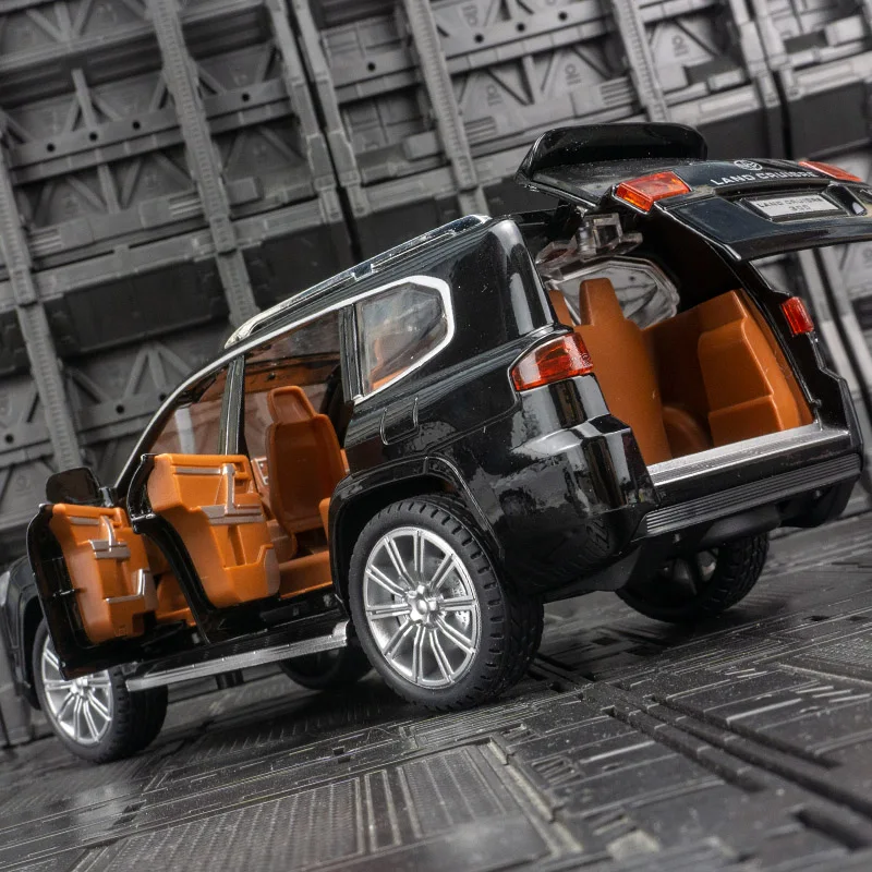 1:24 2022 Toyota Cool Land Cruiser LC300 liga modelo de veículo off-road pode ser dado como presente de aniversário para amigos