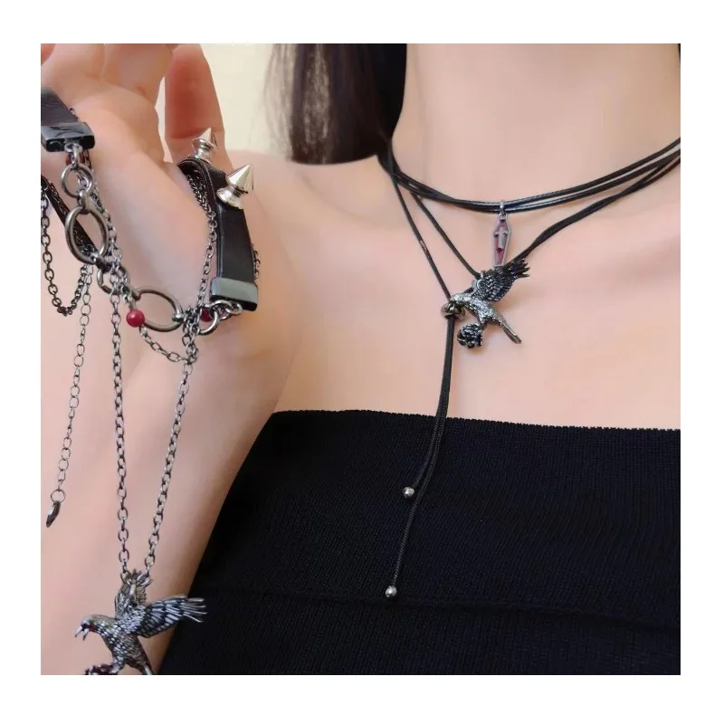 

Dark Spice Girl Thorns Series Crow Pendant Necklace Women's High Sense Light Luxury Niche Yabi Earrings Clavicle Chain Tide