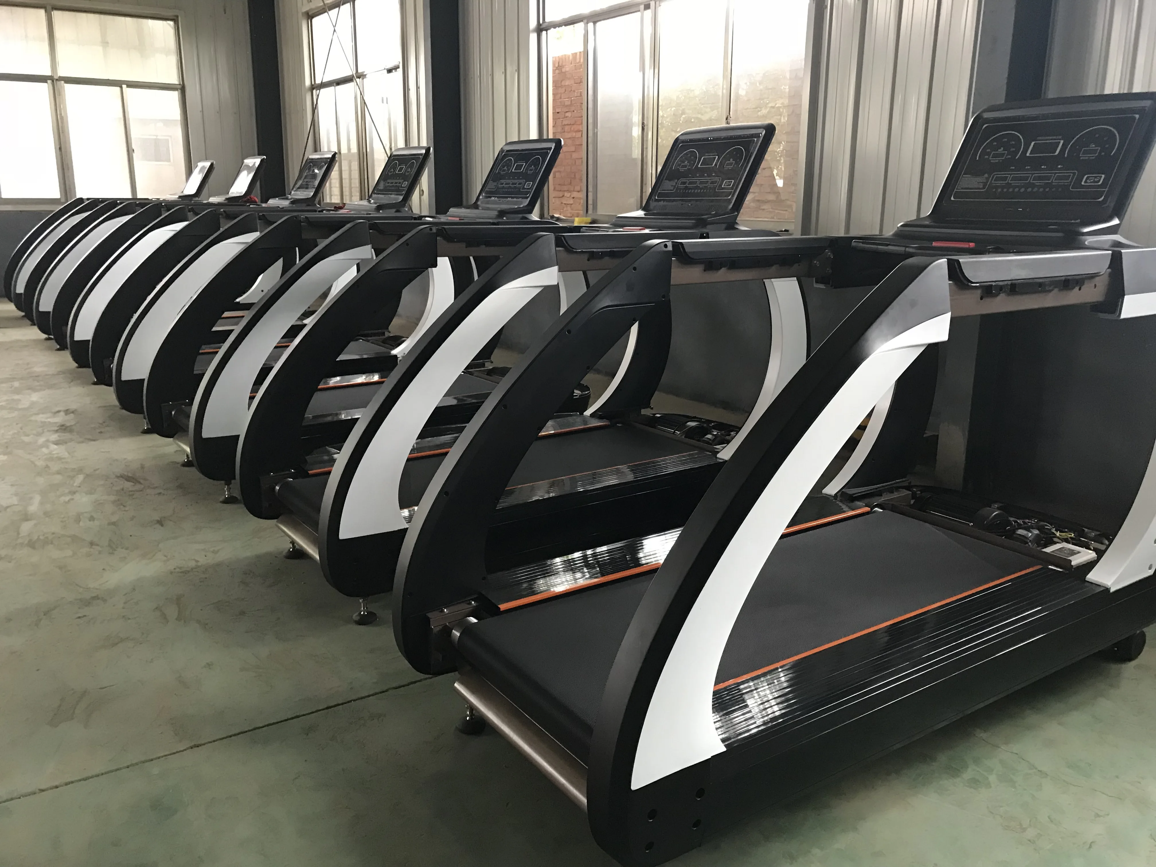 เครื่องวิ่งสายพาน 6 แรงม้า สำหรับฟิตเนส โรงงานผู้ผลิต