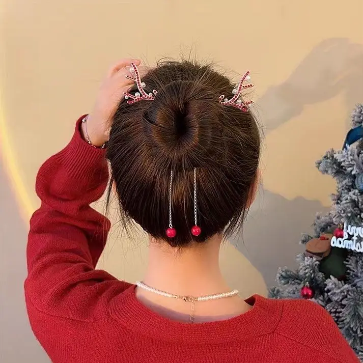 Christmas Themed Hair Clips for Women, Featuring Reindeer Antlers, Snowflakes, Rhinestones, Pearls, Santa Claus, Cross Designs, Christmas Stockings, Holly Fruit Hair Accessories, Vintage Gold Side Hair Clips, Red and Green Color Scheme, Tassel Hairpins, Holiday Party Styling Headpieces, Banquet and Photo Shoot Accessories, Everyday Commute and Date Hair Clips, Winter Festive Photography Props, Mas
