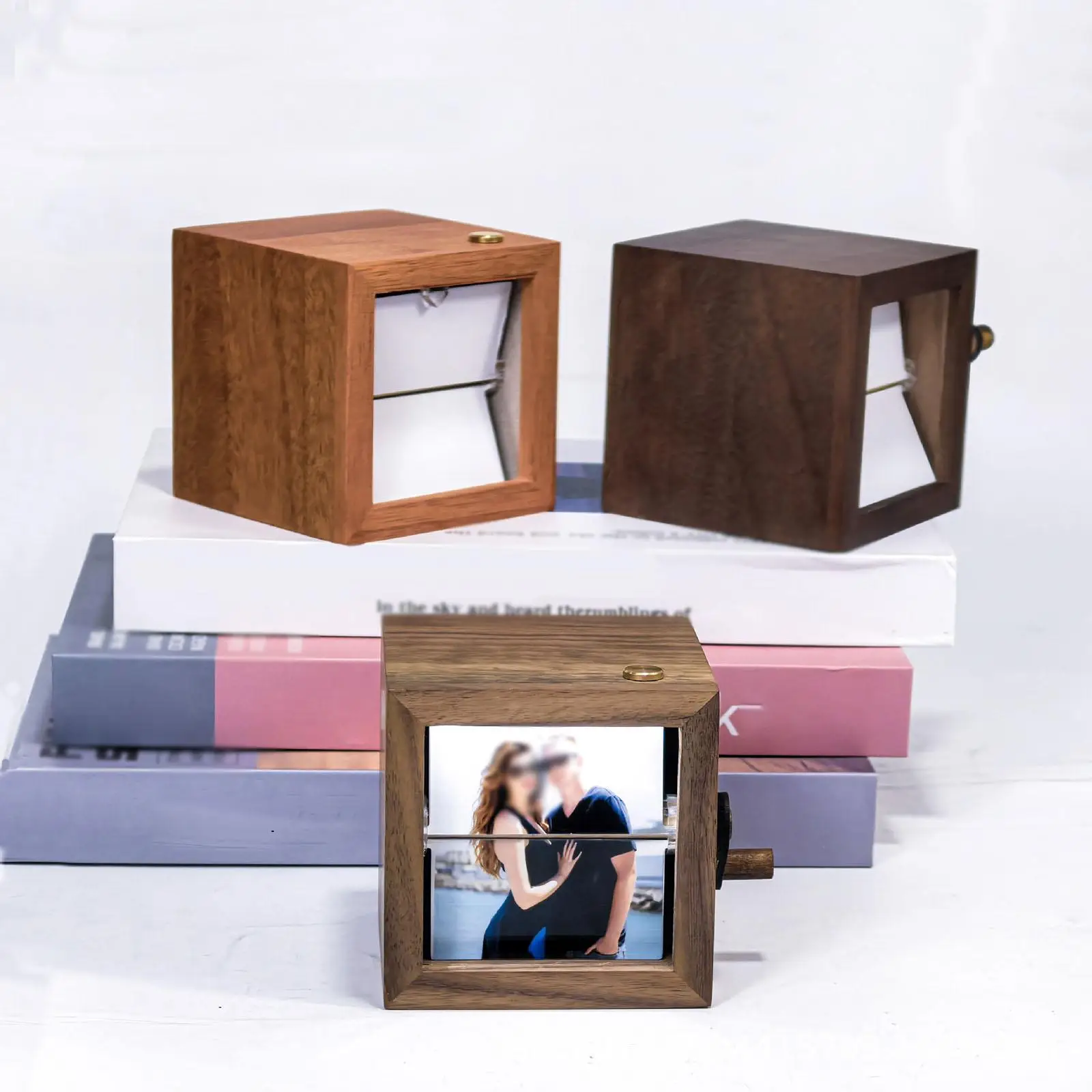 Photo Frame Hand Album Flipbook Rotation Display Box Wooden Animation Machine for Preserving Special Moments Suitable for