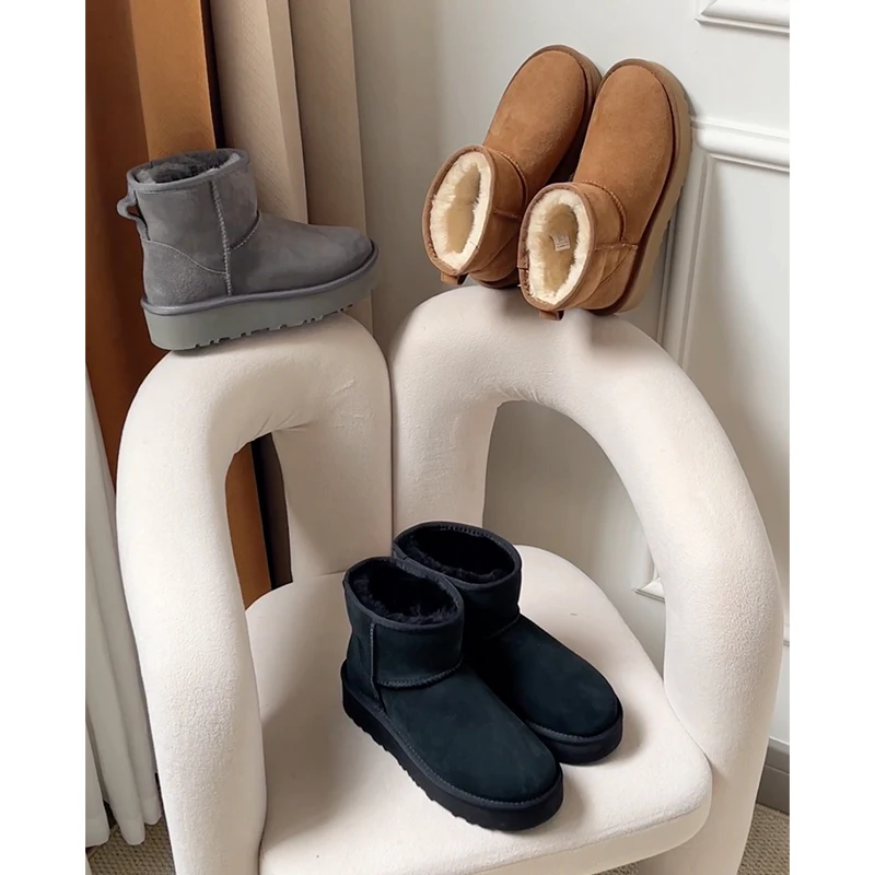 

2025 Winter New Thick soled Classic Snow Boots Women's Fur Warm Short Boots Sheep Fur Integrated Cotton Shoes