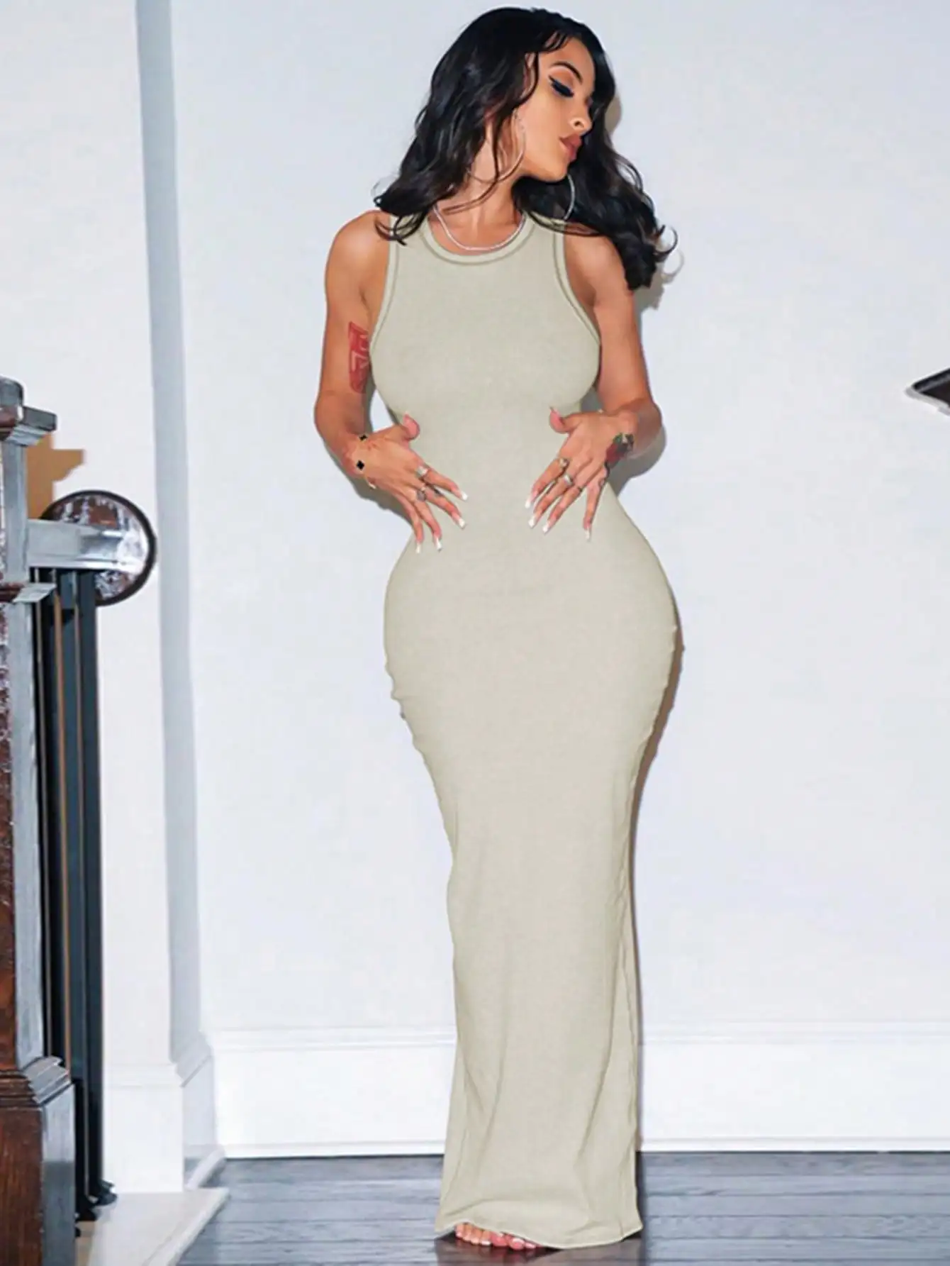 

Fashionable Solid Color Slim Fit Round Neck Sleeveless Dress