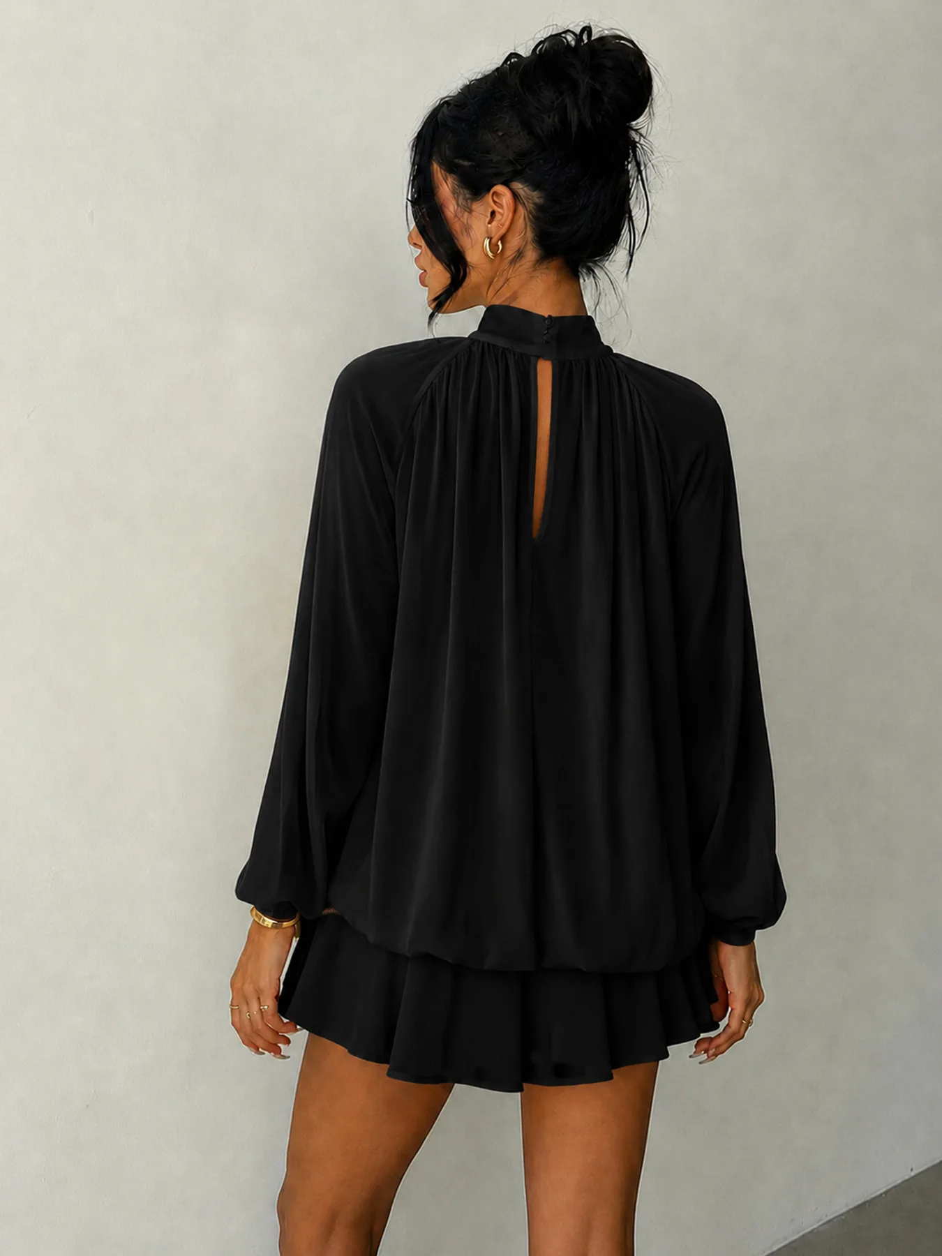 2026 Damen Hochgeschlossenes Plissiertes Chiffon-Kleid mit Langen Ärmeln und Rüschensaum Mini Elegantes Swing-Kleid für Büro, Party, Hochzeitsgast und Urlaub Trendig – Detail 11