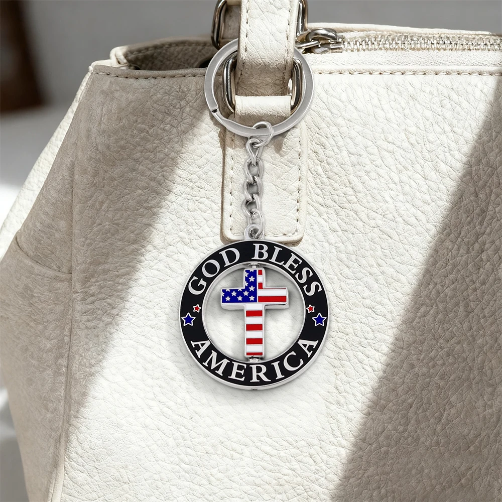 Gott segne Amerika Sterne-Streifen-Kreuz Doppelseitiger Drehbarer Schlüsselanhänger Patriotische Amerikanische Flagge Anstecknadel Christliches Geschenk für Männer W – Detail 7