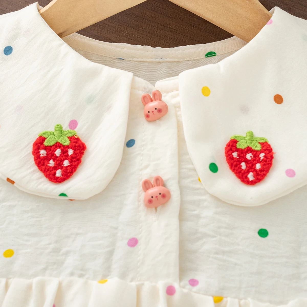 Babykleid, Sommerkleid mit Farbpunkten, ärmelloses Mädchenkleid aus Baumwolle, süßes Strandkleid für Kinder, Babykleidung für Mädchen – Detail 4