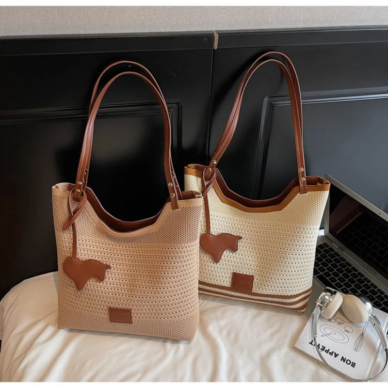 

Classic Women Shoulder Bag Genuine Leather Handbag Crossbody Messenger Style Popular Elegant Design Durable