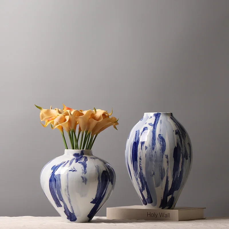 

CL new Chinese hand-painted blue and white vase, creative in the living room, model room handicrafts, ornaments