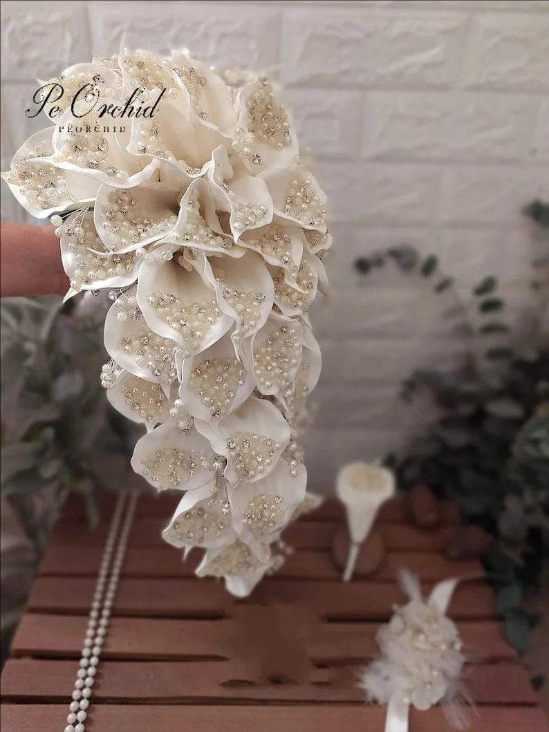 PEORCHID Crystal Waterfall Bouquet Da Sposa Design Luxury 2025 Bling Beaded Bridal Flower Artificial Pearl Bouquet For Bride