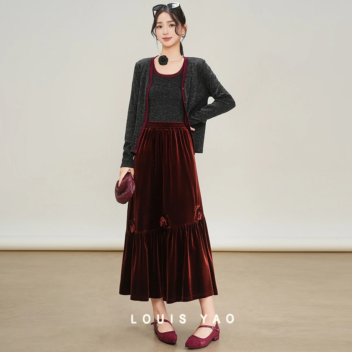 LOUIS YAO nueva moda de terciopelo media falda larga de mujer 2025 Otoño/Invierno diseño de cintura elástica de flores falda de diseño Retro Original