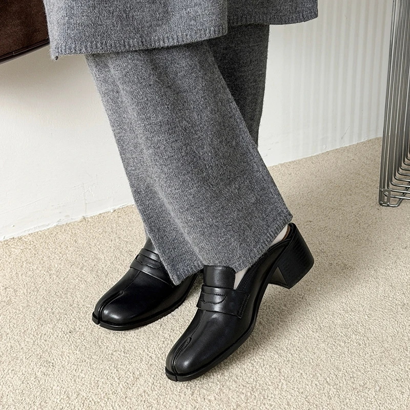 

Летние женские туфли-лодочки из натуральной кожи с раздельным носком 2026 года, модные шлепанцы Mueller, дизайнерские туфли на высоком каблуке, мягкие подошвы, лоферы, повседневная обувь