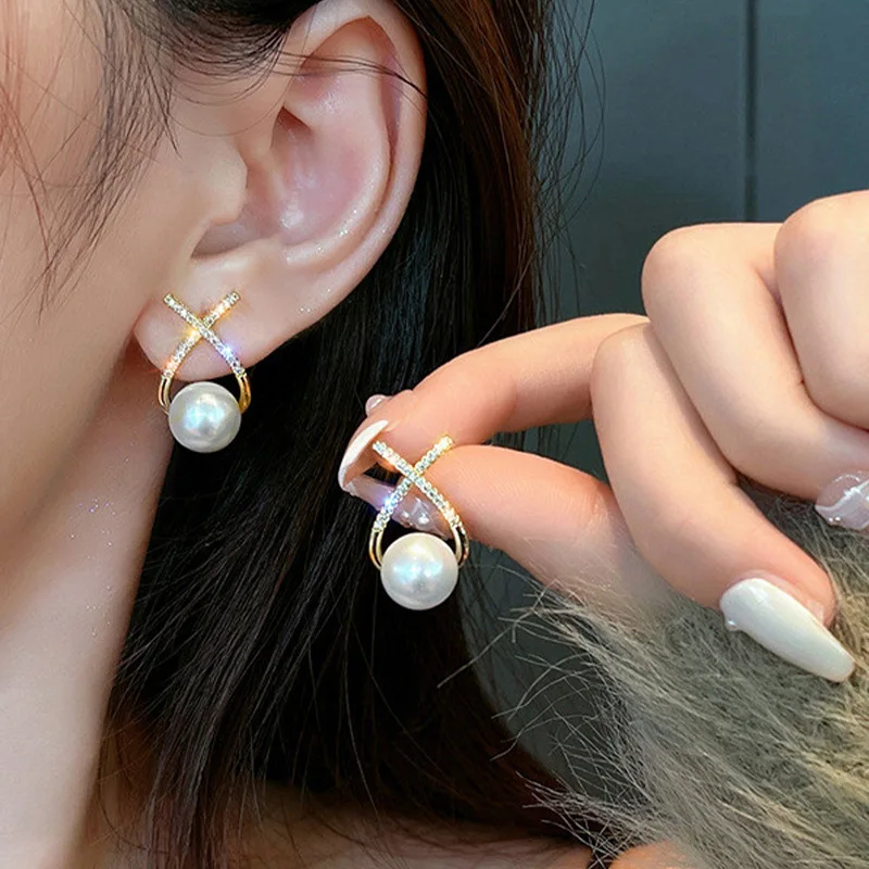 2022 New Inlaid Rhinestone Pearl Stud Earrings Women Personality Fashion Unique Design Earrings Wedding Jewelry Birthday Gift