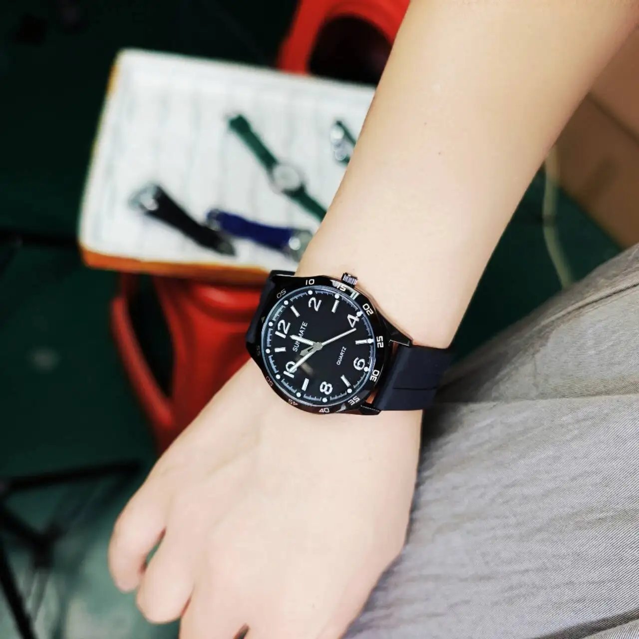 

2025 Hot SUNMATE Brand Silicone Strap Women's Watch Alloy Dial Luxury Gift Quartz Watch Simple Fashion Student Round Watch