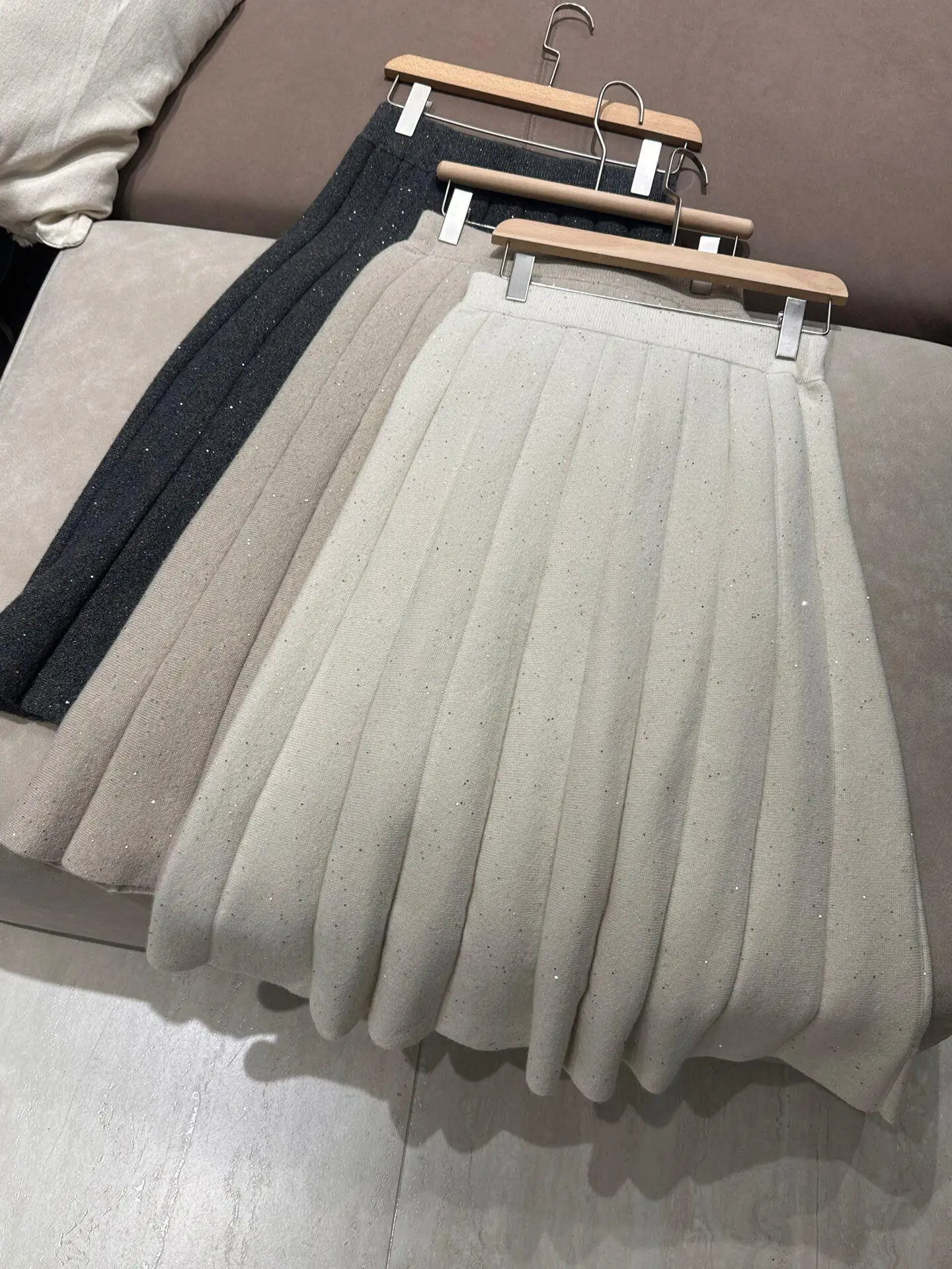 Light Luxury Starlight Wool Cashmere A-line Pleated Skirt, Hip Covering Slimming Commuter Knit Skirt